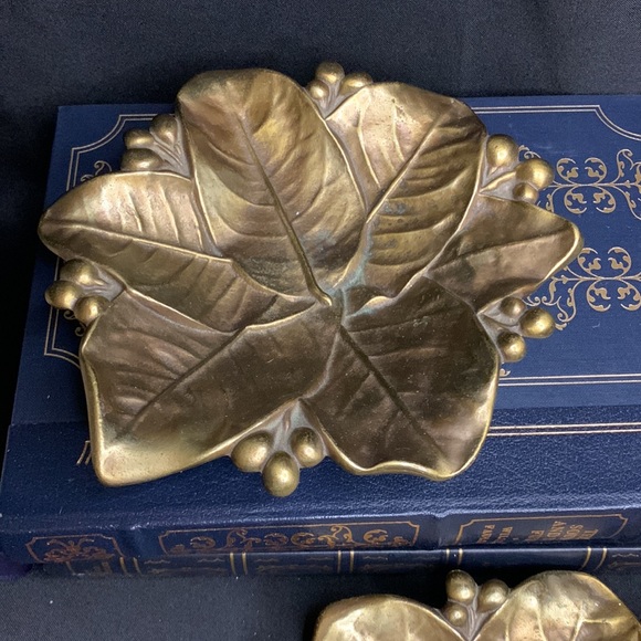 Set of 2 Vintage / antique CHC 5903 solid brass footed lemon leaf and berry dish - Picture 3 of 7